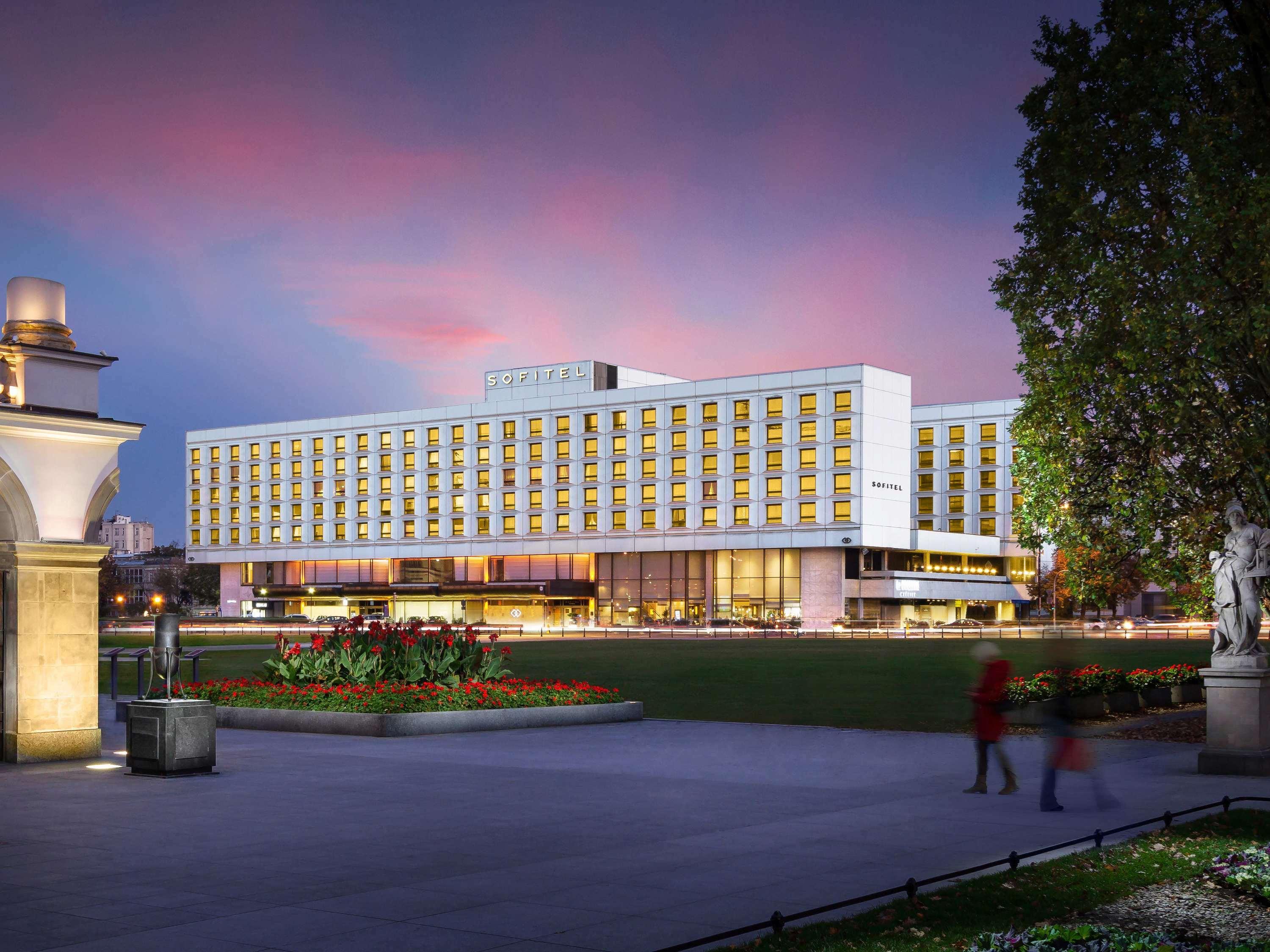 Hotel Sofitel Warsaw Victoria Esterno foto The hotel in 2012