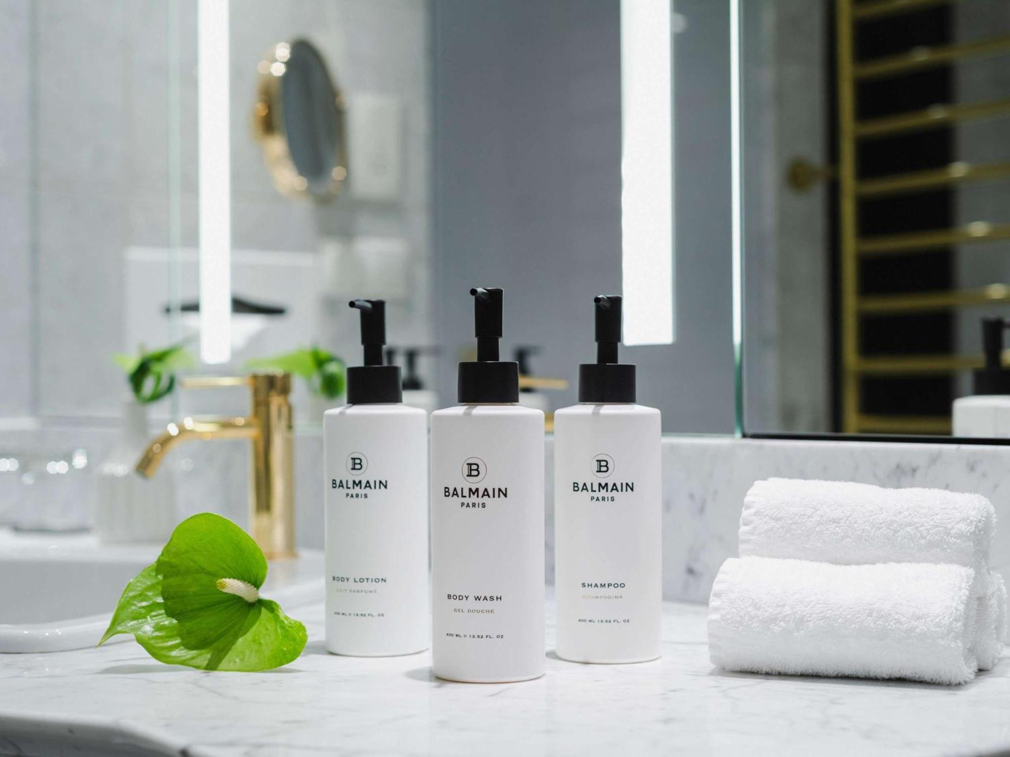 Hotel Sofitel Warsaw Victoria Esterno foto Balmain Paris amenities