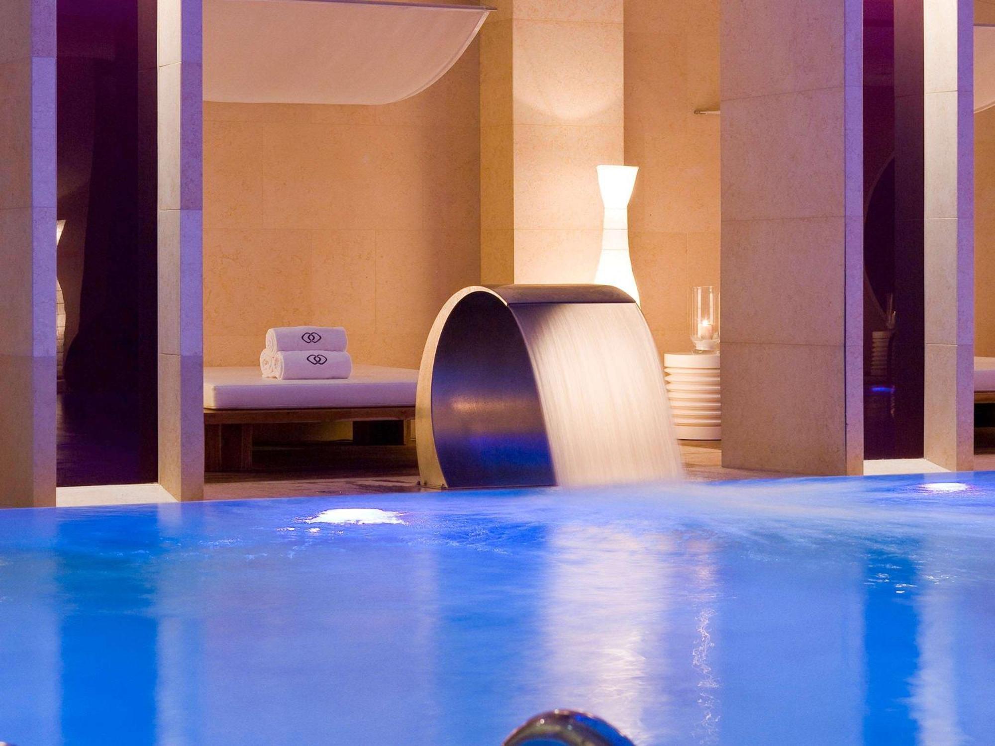 Hotel Sofitel Warsaw Victoria Esterno foto The spa at The Dorchester