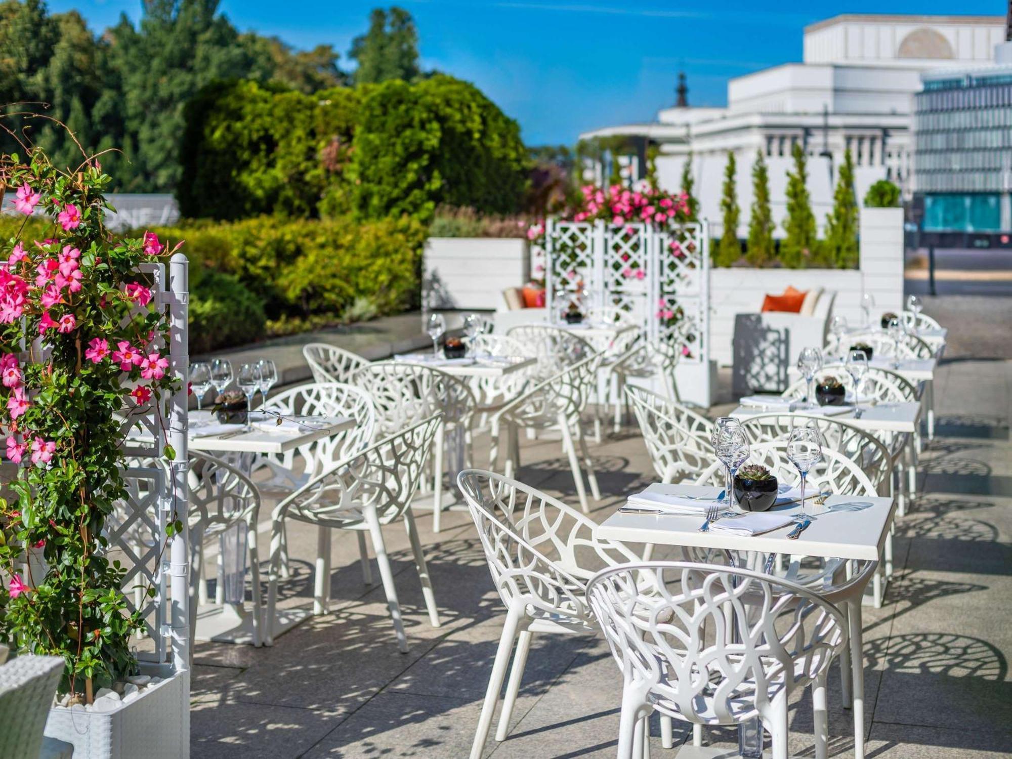 Hotel Sofitel Warsaw Victoria Esterno foto The Terrace at the Hotel