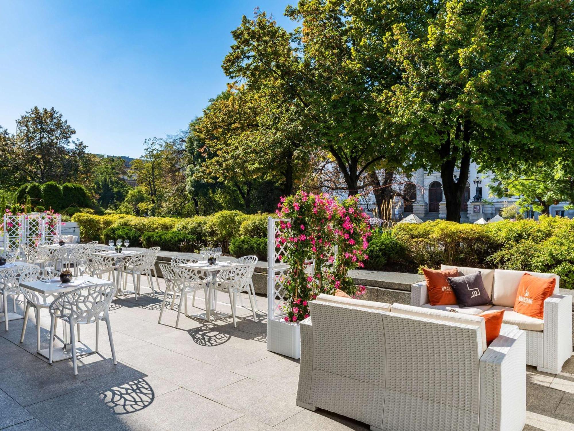 Hotel Sofitel Warsaw Victoria Esterno foto The Terrace at the Hotel