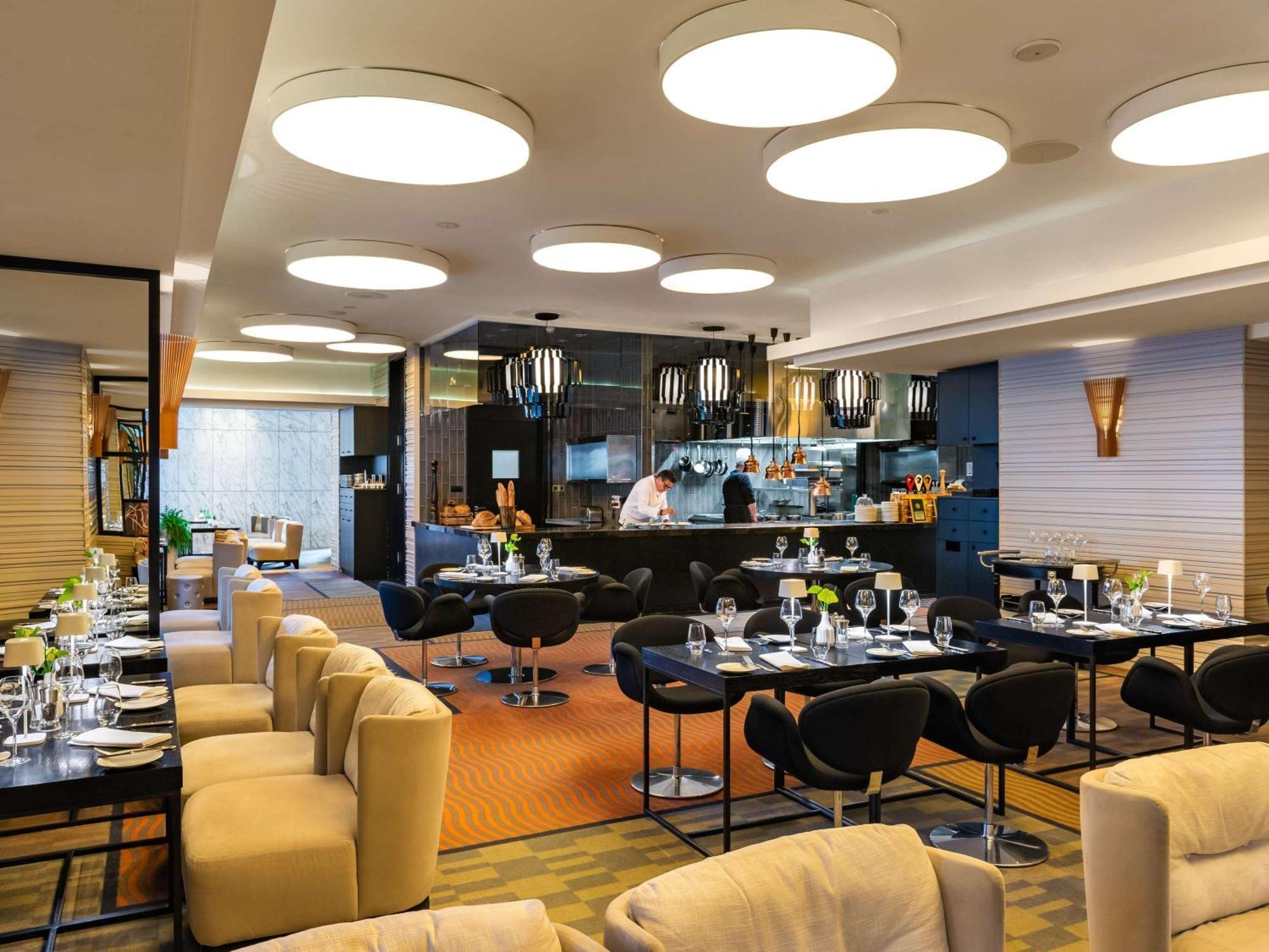 Hotel Sofitel Warsaw Victoria Esterno foto The restaurant