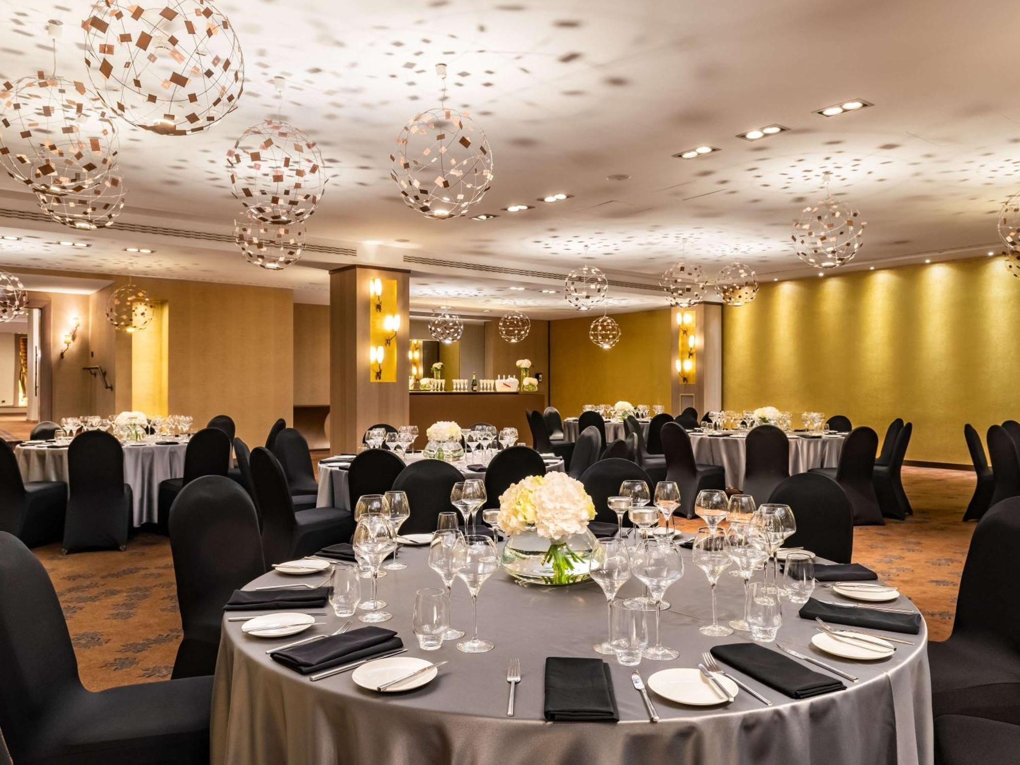 Hotel Sofitel Warsaw Victoria Esterno foto The ballroom