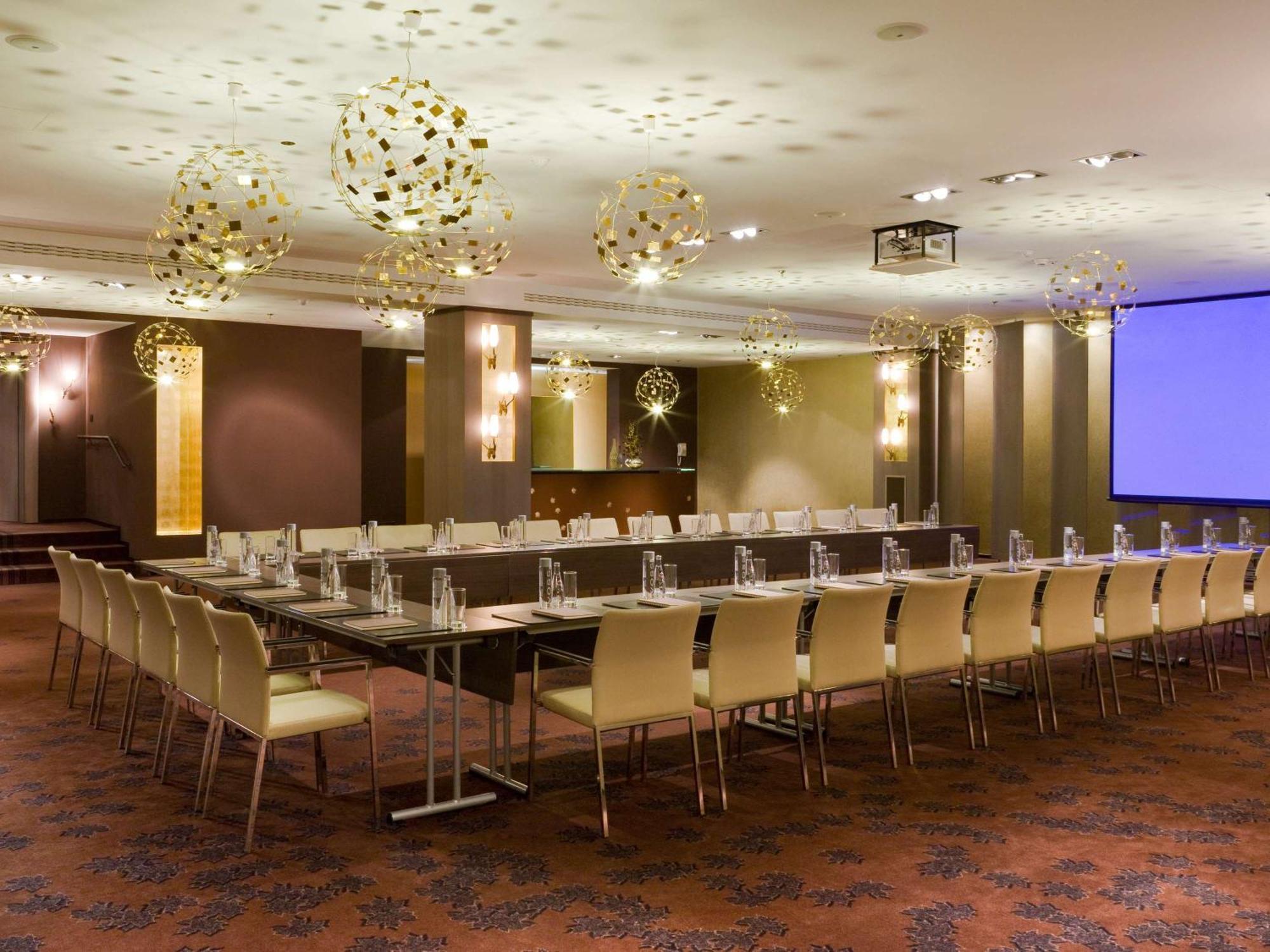 Hotel Sofitel Warsaw Victoria Esterno foto Meeting room