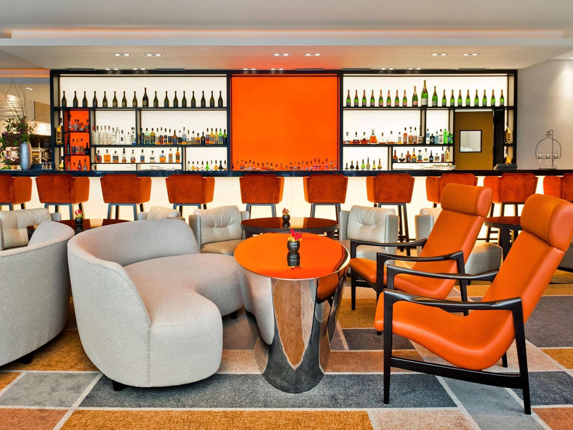 Hotel Sofitel Warsaw Victoria Esterno foto The bar at the Mandarin Oriental, Munich