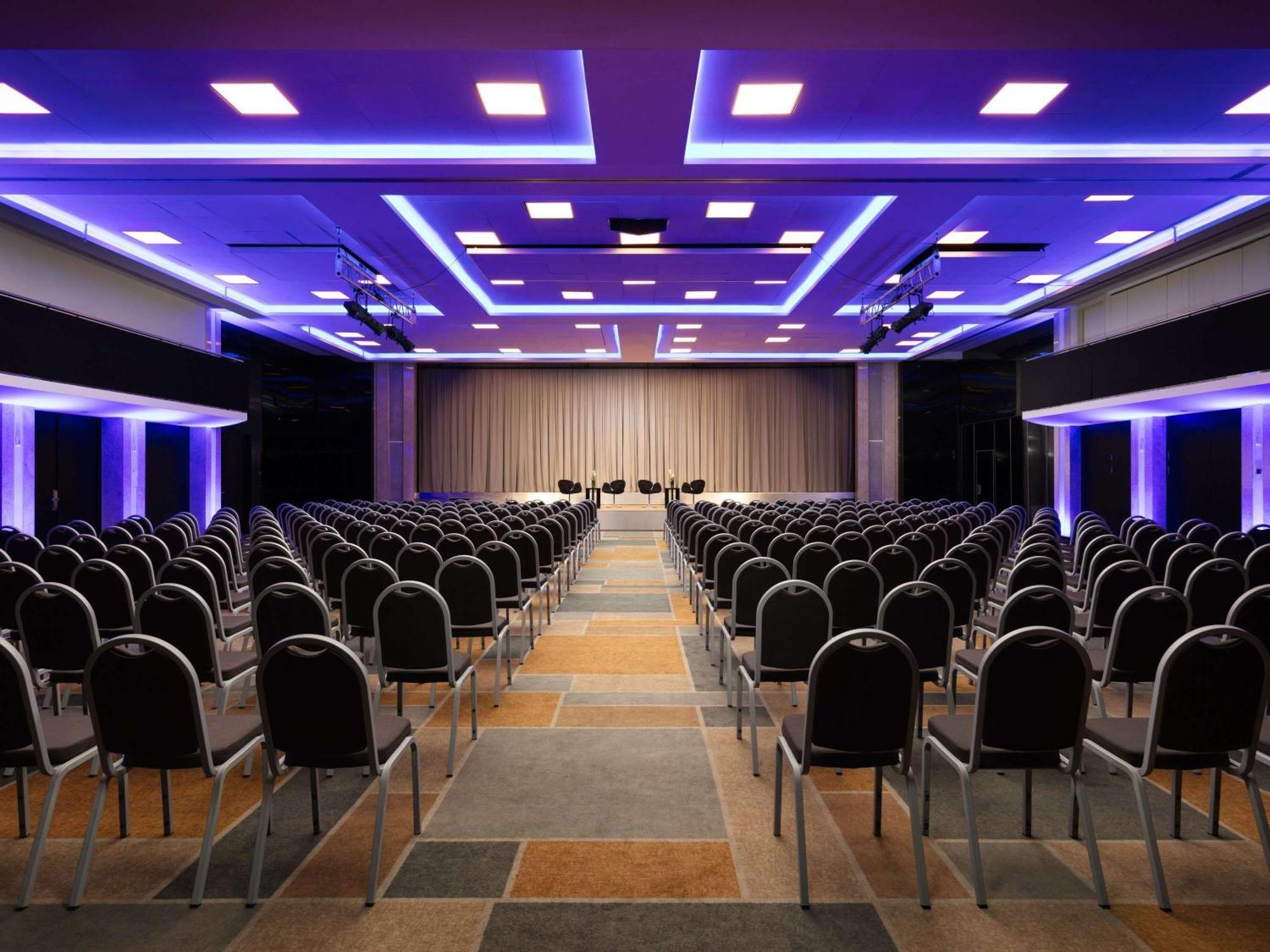 Hotel Sofitel Warsaw Victoria Esterno foto The main conference hall
